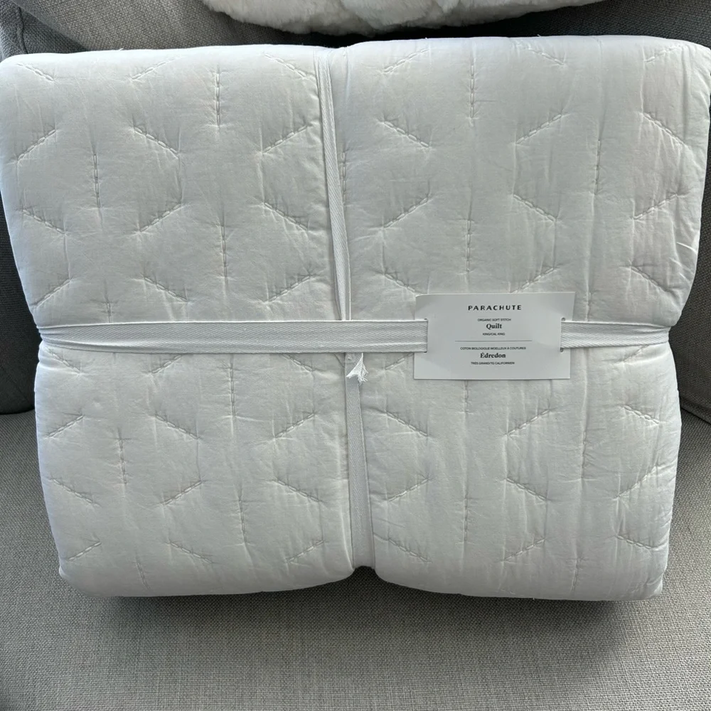 Parachute NWT Soft stitch organic cotton quilt